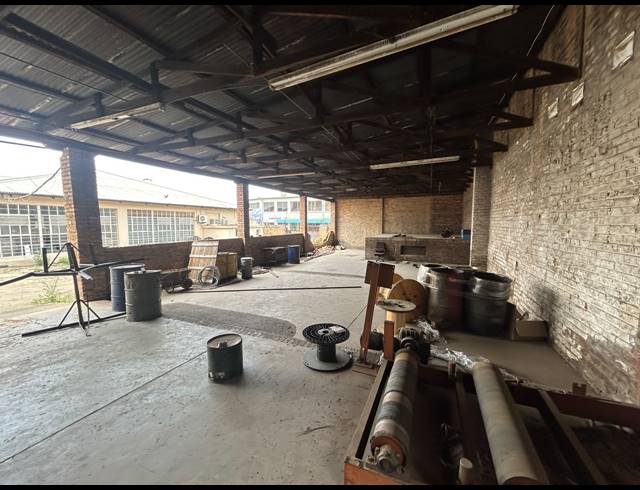 1,508M² WAREHOUSE TO LET IN NEWLANDS